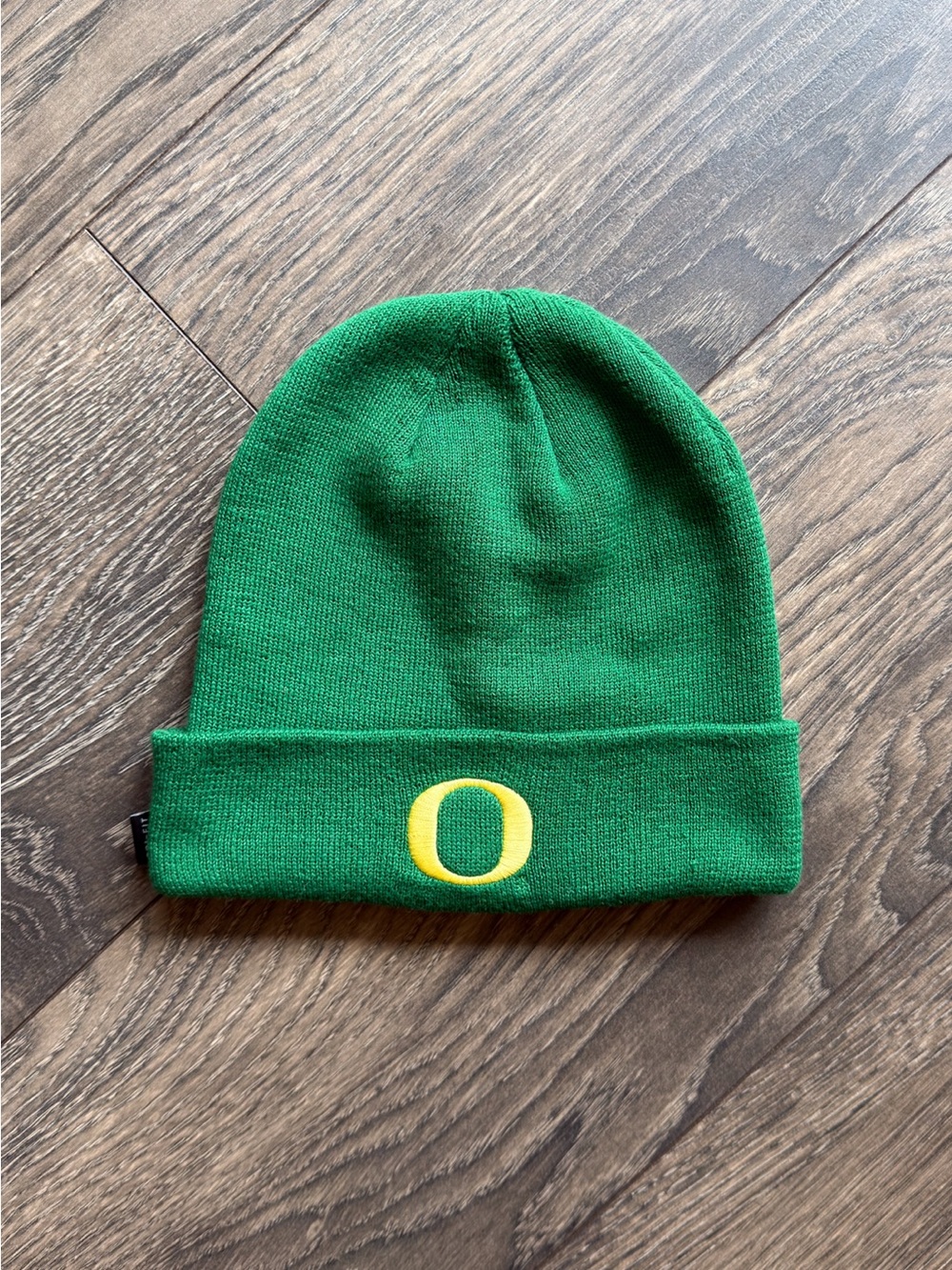 Nike Oregon Ducks Adult Beanie Green Yellow Swoosh Dri-FIT Cuffed Knit Hat